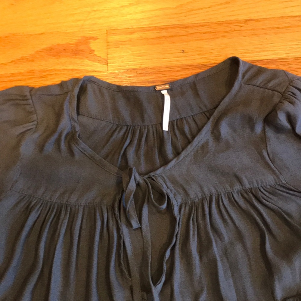 BARELY WORN PEASANT TIERED SHIRT FREE PEOPLE - Picture 6 of 8